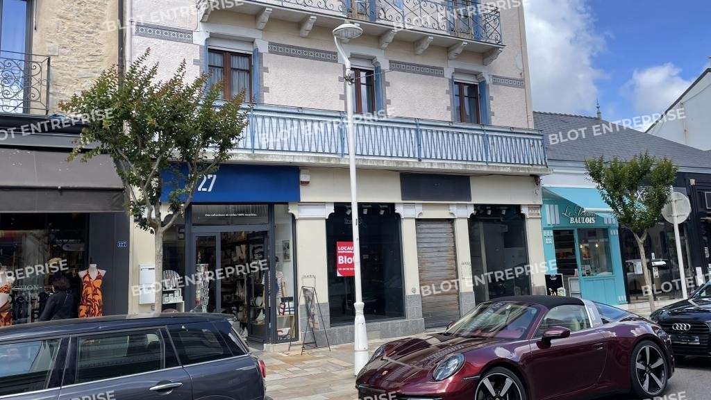 A louer locaux commerciaux de 166m² à La Baule