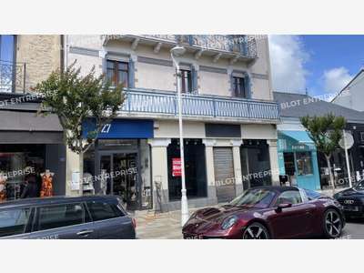A louer locaux commerciaux de 166m² à La Baule