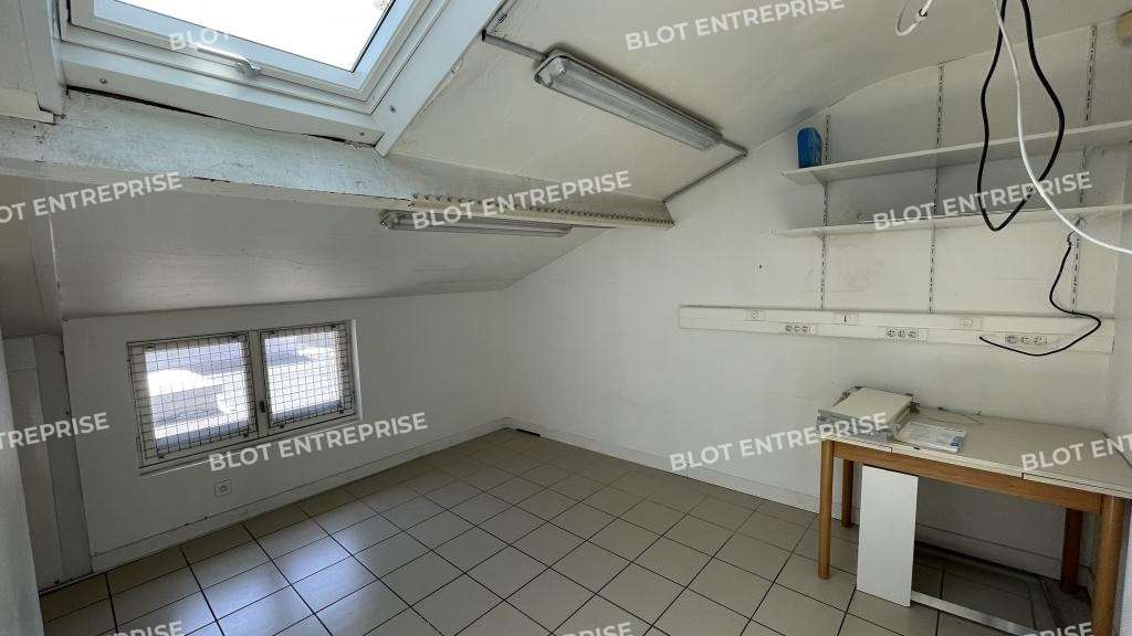 A louer locaux commerciaux de 166m² à La Baule