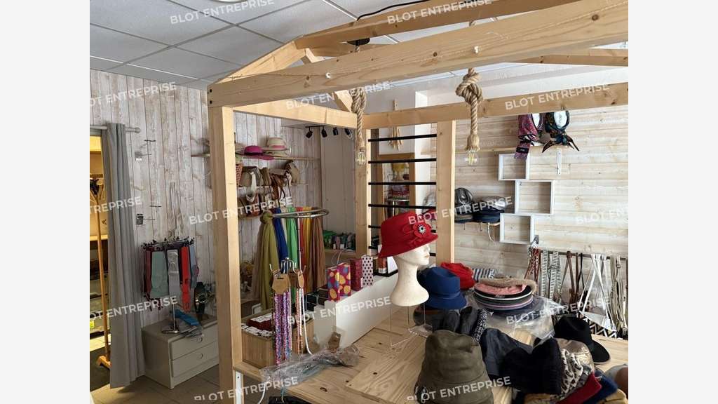 À LOUER - LOCAUX COMMERCIAUX - 42 M² - LA BAULE E