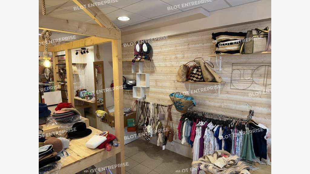 À LOUER - LOCAUX COMMERCIAUX - 42 M² - LA BAULE E