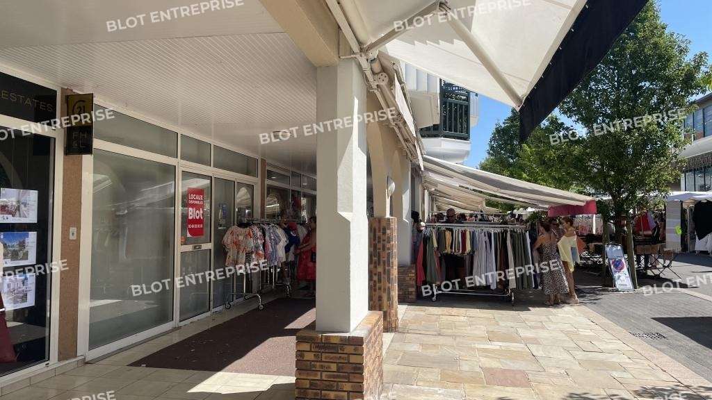 À LOUER - LOCAUX COMMERCIAUX - 42 M² - LA BAULE E