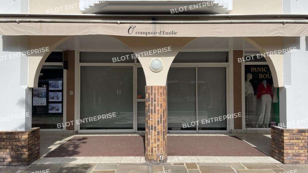 À LOUER - LOCAUX COMMERCIAUX - 42 M² - LA BAULE E