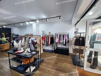 A LOUER - LOCAL COMMERCIAL 65 M² - LA BAULE