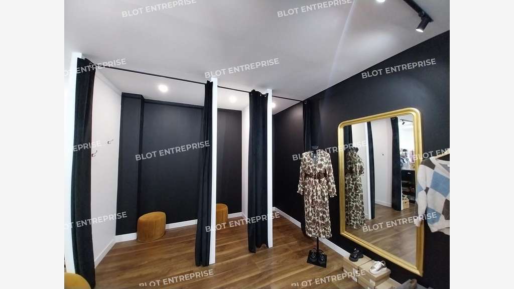 A LOUER - LOCAL COMMERCIAL 65 M² - LA BAULE