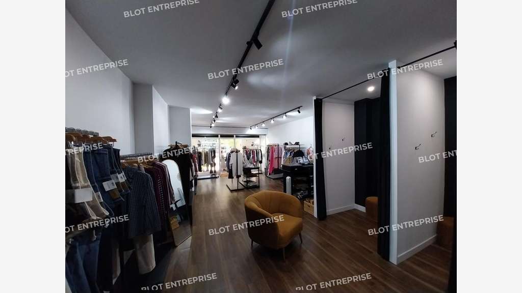 A LOUER - LOCAL COMMERCIAL 65 M² - LA BAULE
