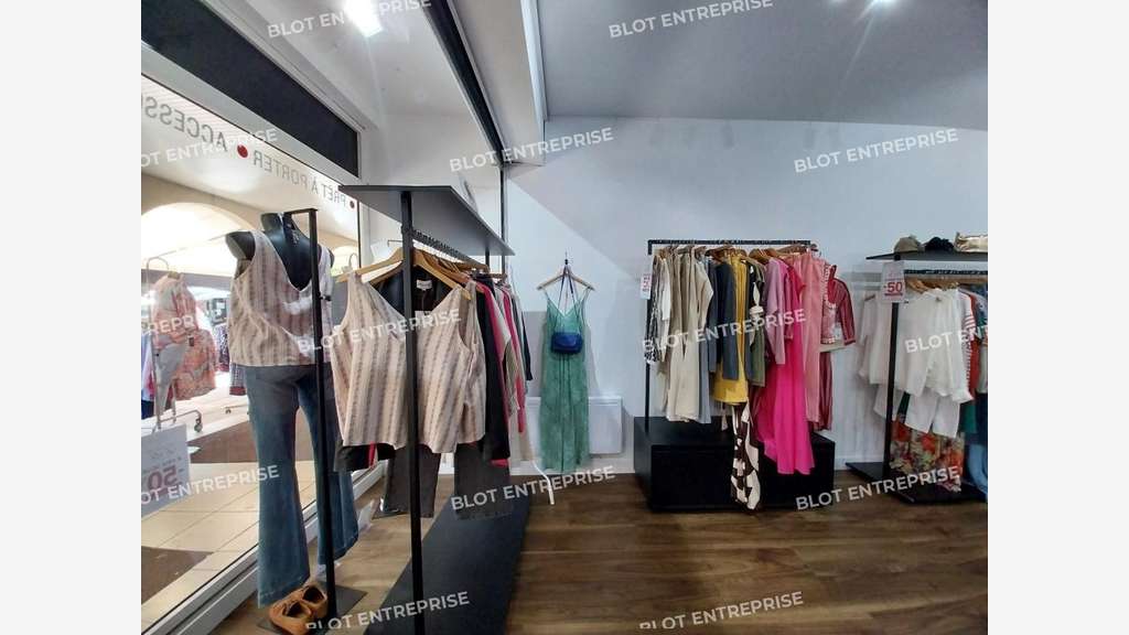 A LOUER - LOCAL COMMERCIAL 65 M² - LA BAULE