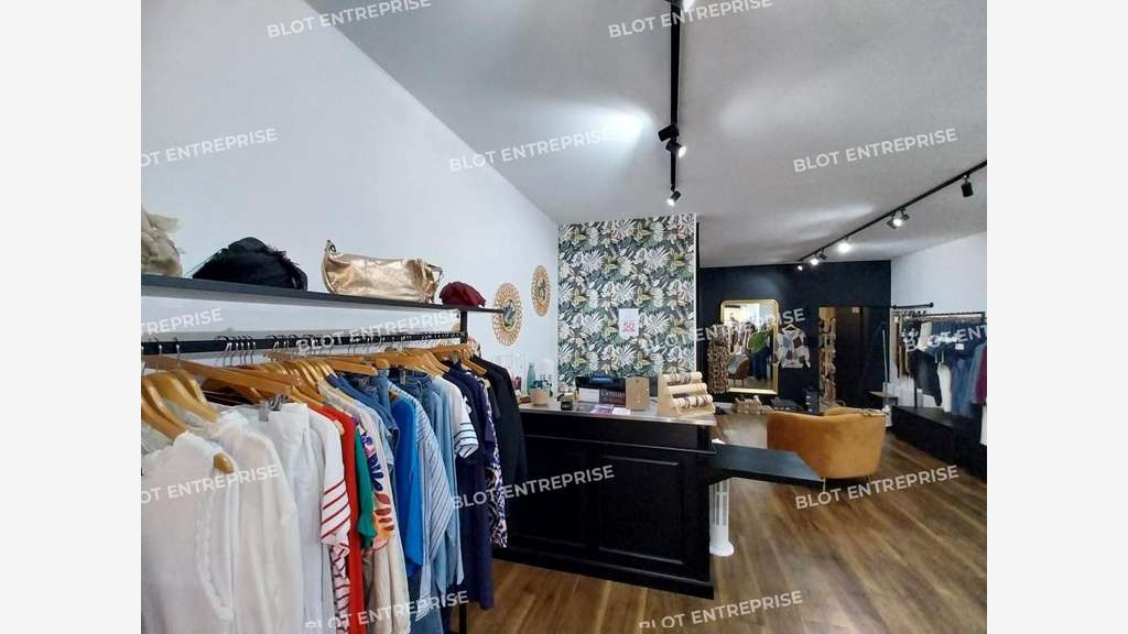 A LOUER - LOCAL COMMERCIAL 65 M² - LA BAULE