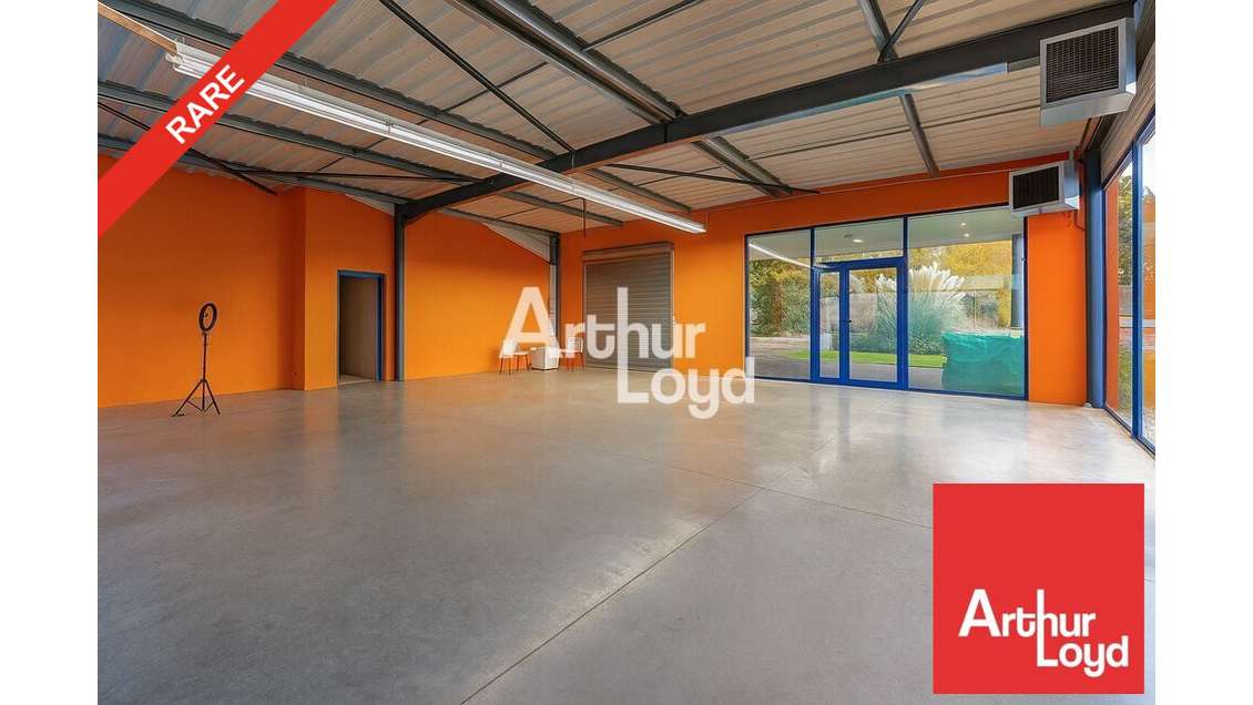 Local 360m² à louer à La Chaize-le-Vicomte en ZI