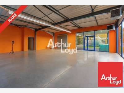 Local 360m² à louer à La Chaize-le-Vicomte en ZI