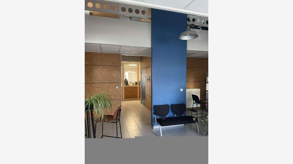 Local commercial Bureau 1385.00m2 - Terrasse 25m2