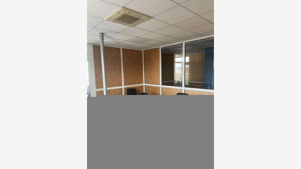 Local commercial Bureau 1385.00m2 - Terrasse 25m2