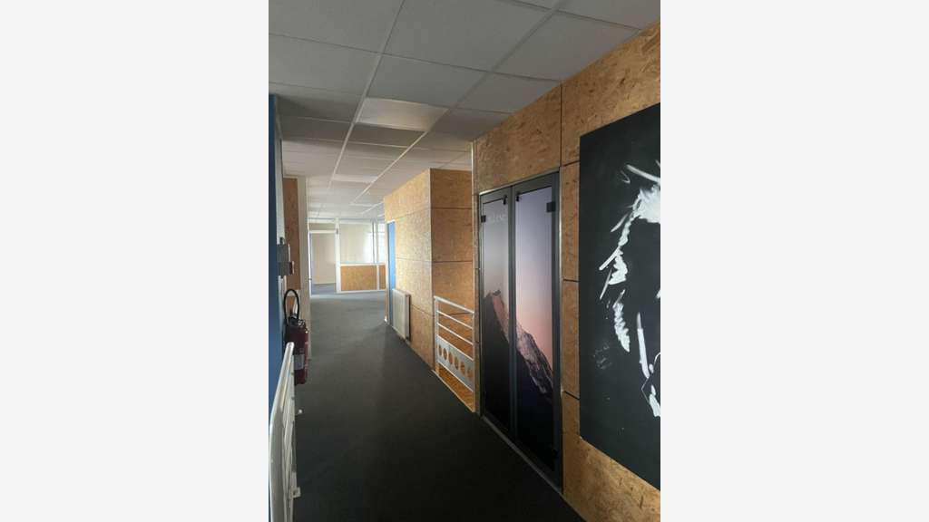 Local commercial Bureau 1385.00m2 - Terrasse 25m2
