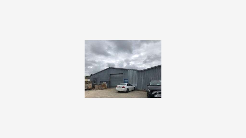 Local commercial Entrepot 1450.00m2 - Cour 1600m2