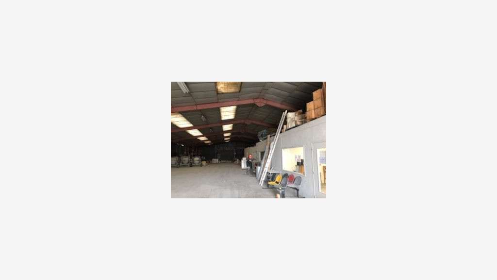 Local commercial Entrepot 1450.00m2 - Cour 1600m2
