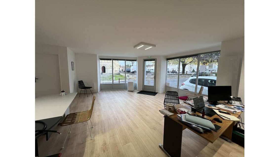 Local commercial 62m² à louer à La Couronne