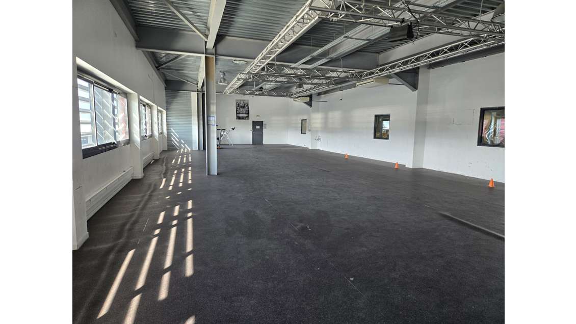 A louer local professionnel 300m² ERP à La Crau
