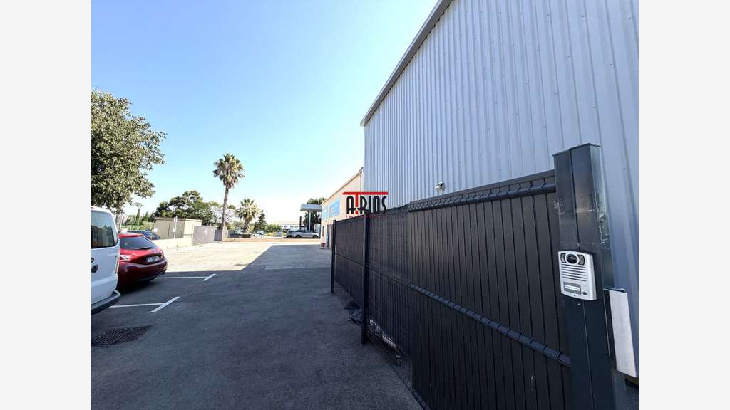 LOCAL DE 175m²