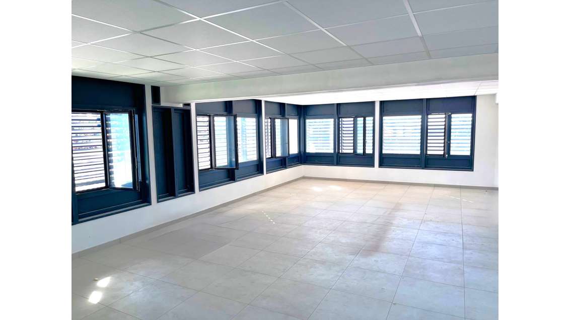 A louer bureaux neufs 65m² neufs ZI La Farlède