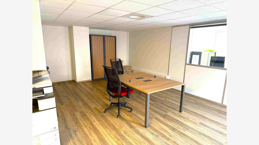A louer bureaux 246.60m² R+1 à La Farlède