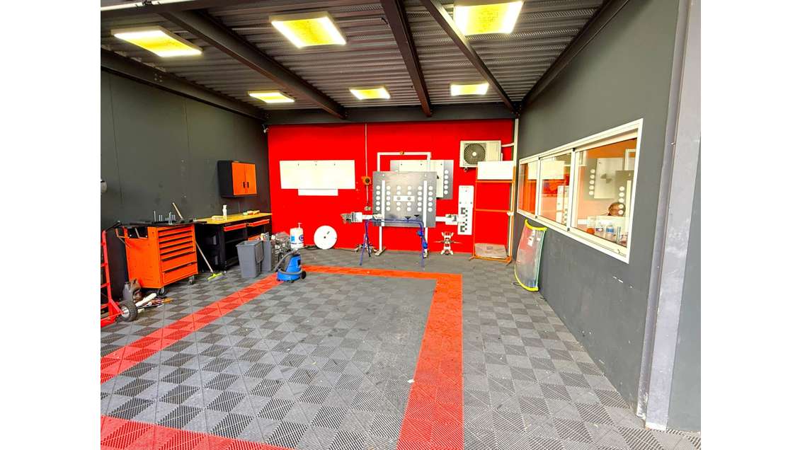 A louer local commercial 198m² en ZI à La Farlède