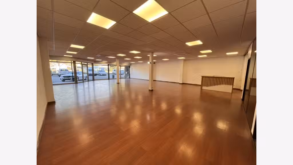 Local 212m² La Farlède Visibilité autoroute