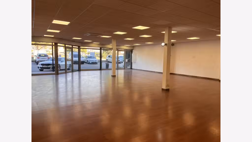 Local 212m² La Farlède Visibilité autoroute