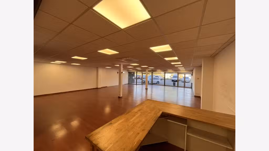 Local 212m² La Farlède Visibilité autoroute