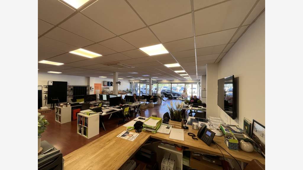 Local 212m² La Farlède Visibilité autoroute