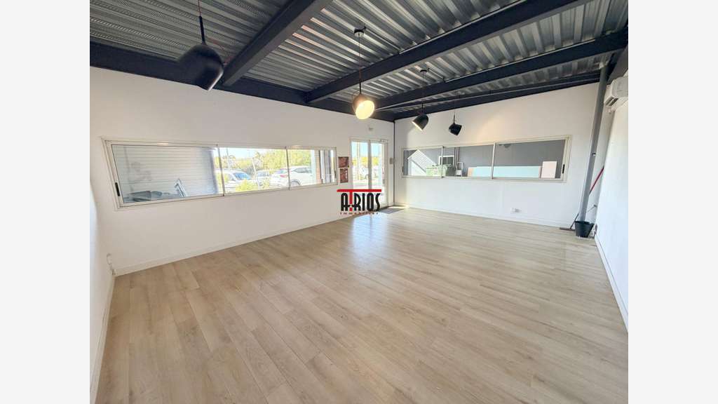 LOCAL COMMERCIAL 198 M²