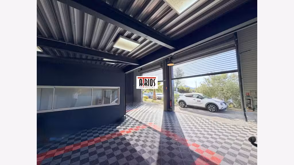 A louer local commercial 198m² en zi à la Farlède
