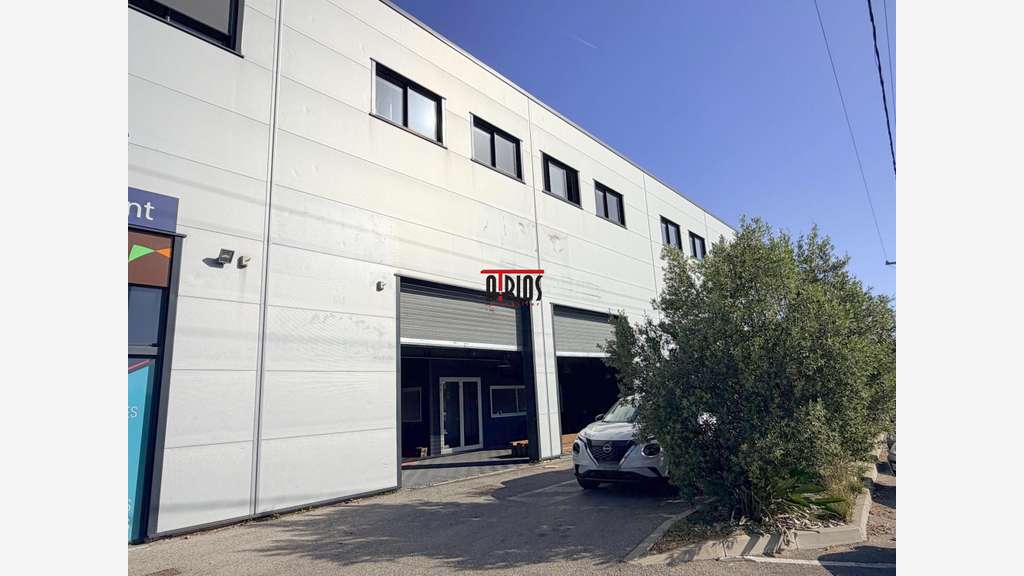 LOCAL COMMERCIAL 198 M²