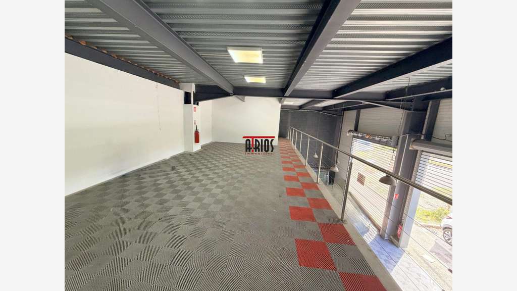 LOCAL COMMERCIAL 198 M²