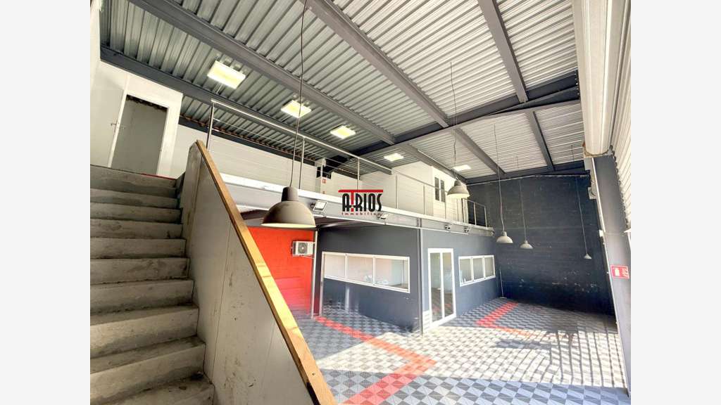LOCAL COMMERCIAL 198 M²