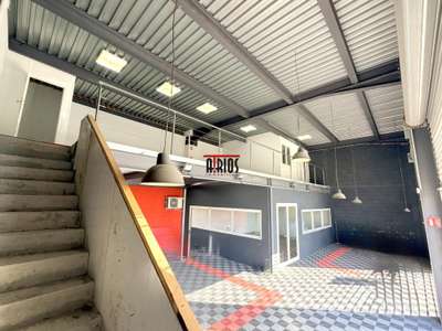 LOCAL COMMERCIAL 198 M²