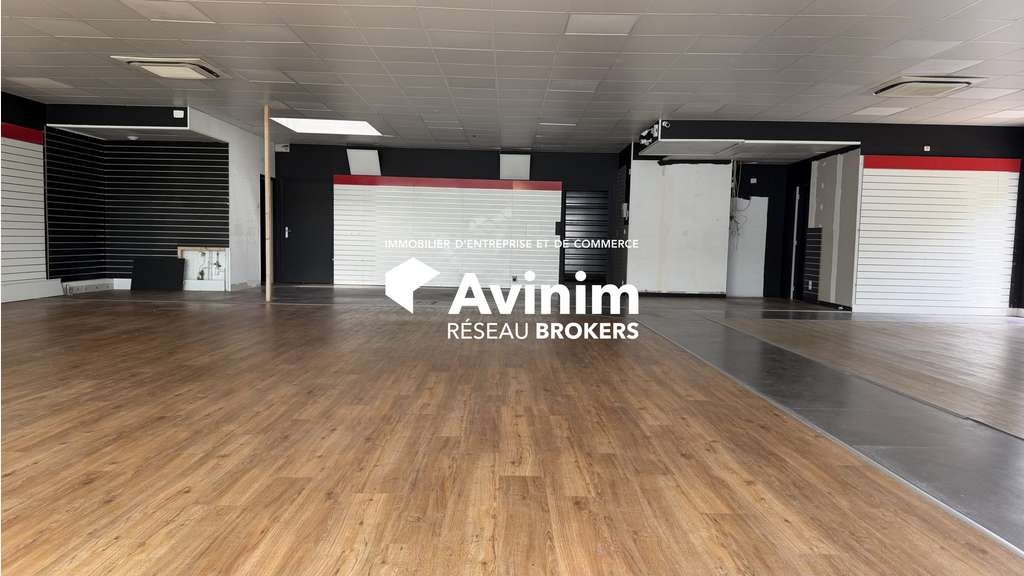 Location local commercial 300m² La Flèche centre