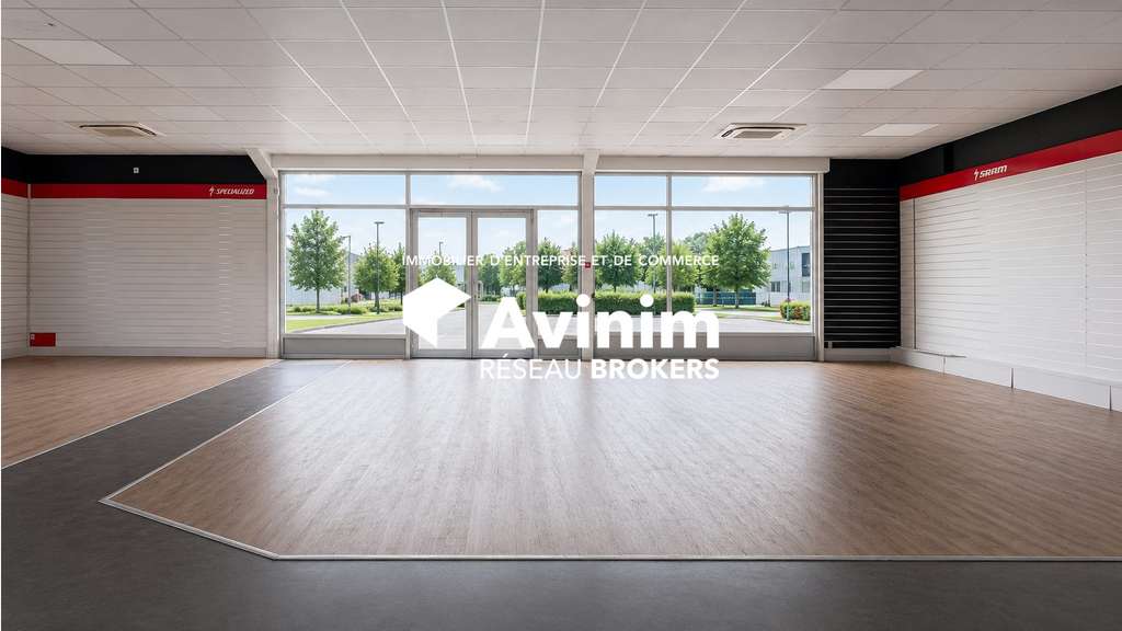 Location local commercial 300m² La Flèche centre
