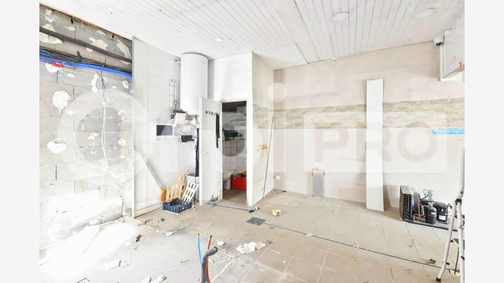 A louer local 50m² zone commerciale La Flotte