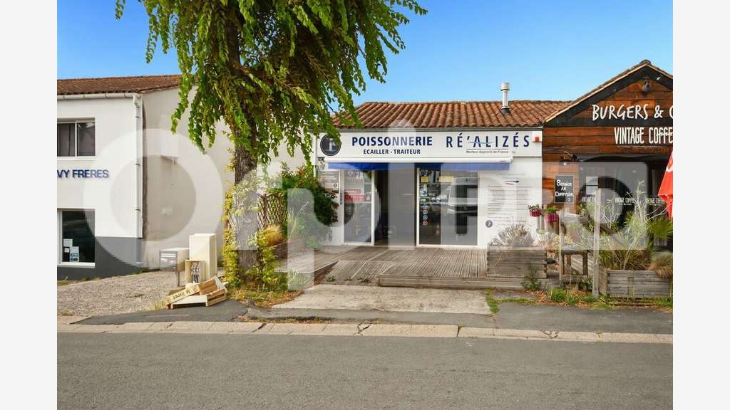A louer local 50m² zone commerciale La Flotte