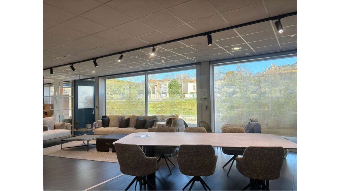 A louer locaux commerciaux 386m² La Fouillouse A72