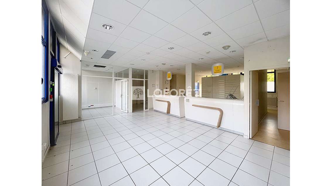 Location local commercial 65m² à La Gacilly centre