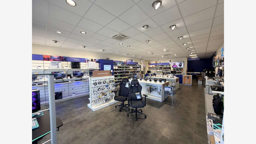 A louer local commercial 198m² en ZAC à La Garde