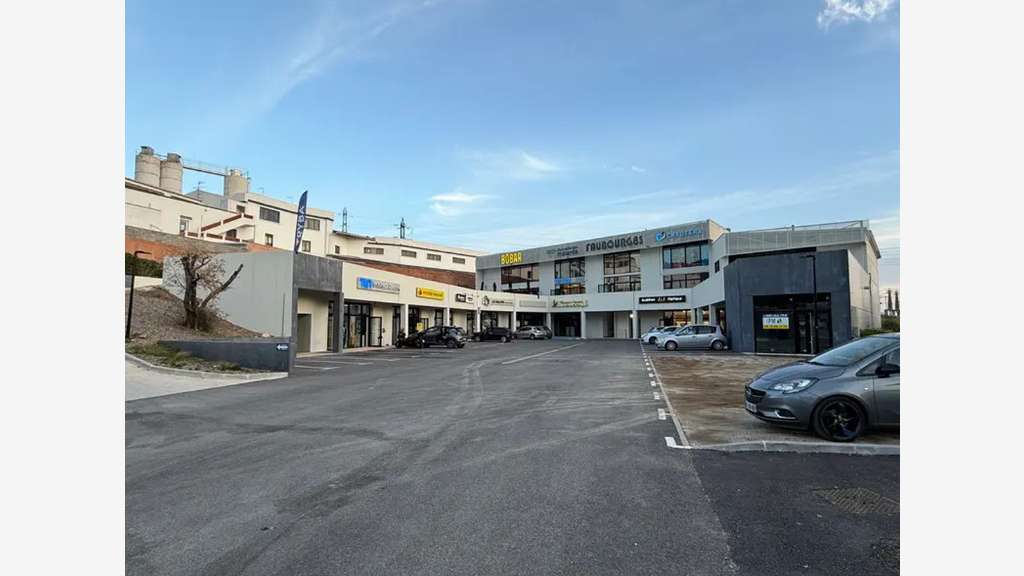 A louer local commercial 102m² aménagé à La Garde