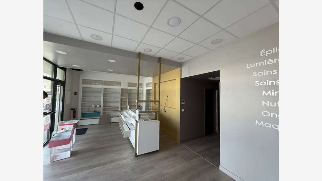 A louer local commercial 102m² aménagé à La Garde