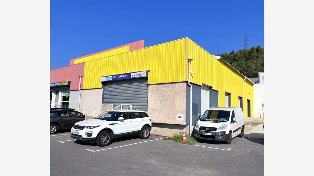 A louer local commercial de 256m² à la Garde