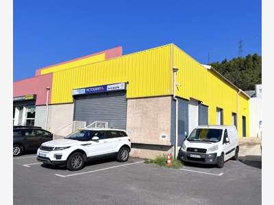 A louer local commercial de 256m² à la Garde