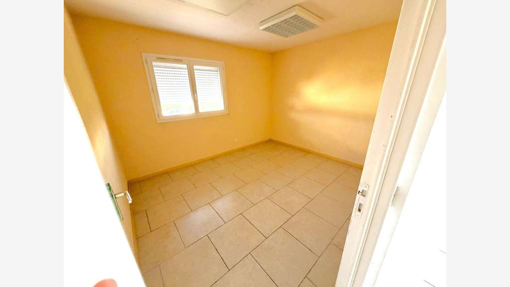 A louer bureaux 280m² en ZI à La Garde