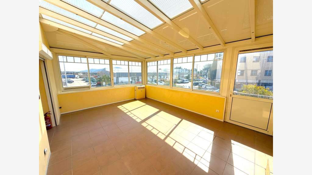 A louer bureaux 280m² en ZI à La Garde