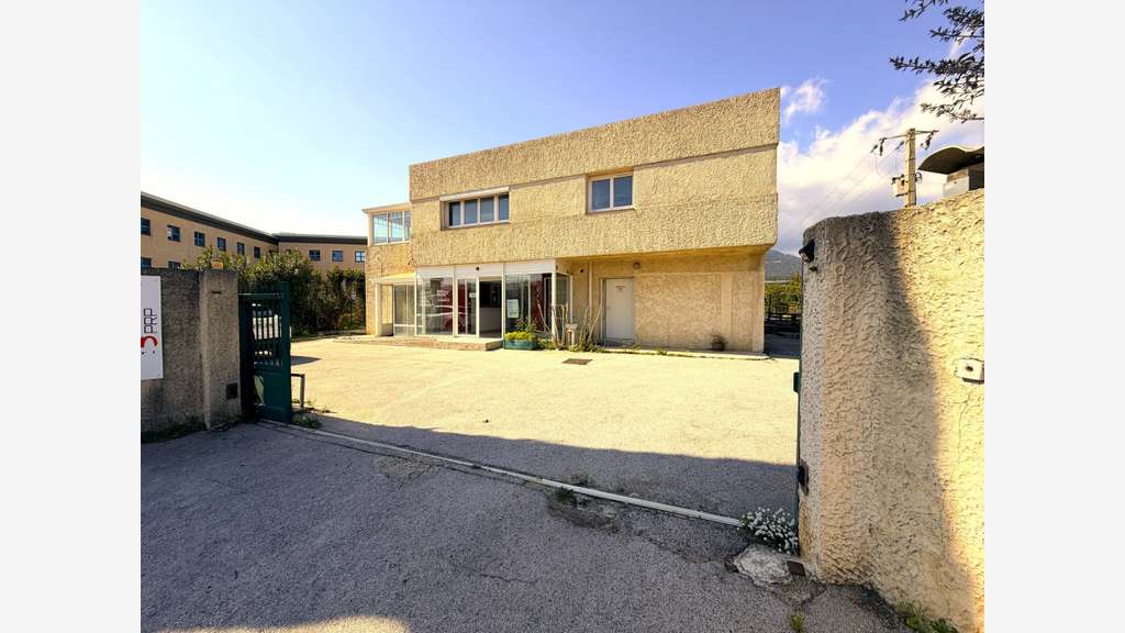 A louer bureaux 280m² en ZI à La Garde