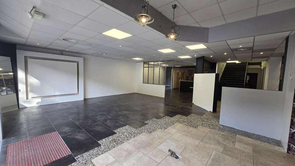 A louer local commercial 485m² ZAC La Garde  